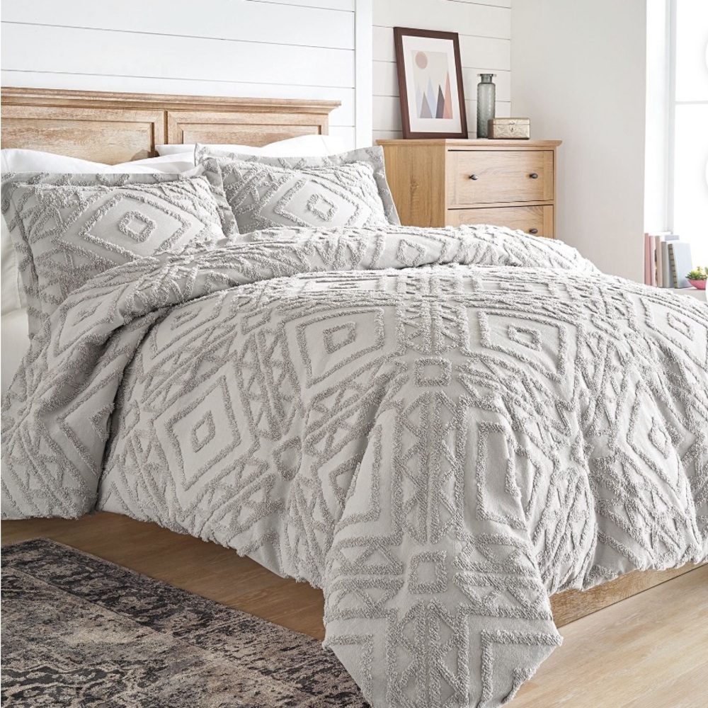 COPY - King 3 Piece Chenille Duvet Cover Set. Duvet and 2 shams. 100% cotton